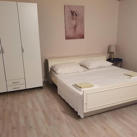 Apartman Luka Lägenhet Sinj Exteriör bild