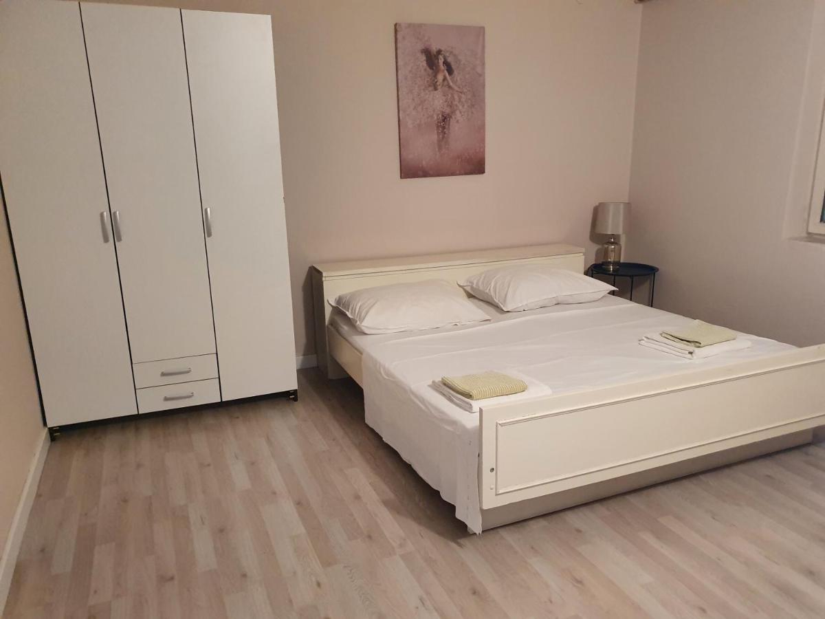 Apartman Luka Lägenhet Sinj Exteriör bild