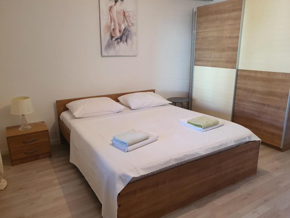 Apartman Luka Lägenhet Sinj Exteriör bild
