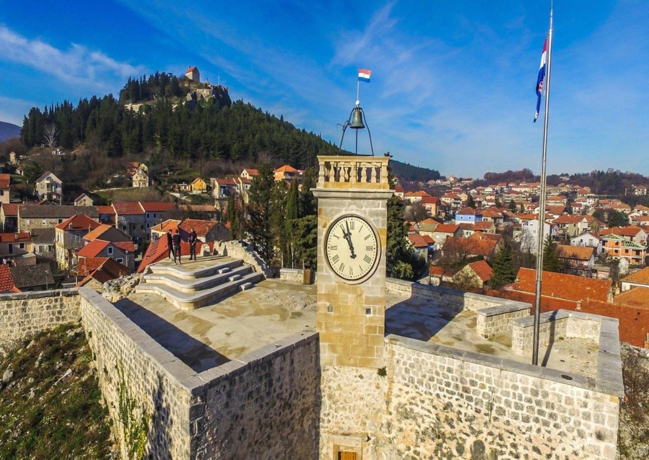 Apartman Luka Lägenhet Sinj Exteriör bild