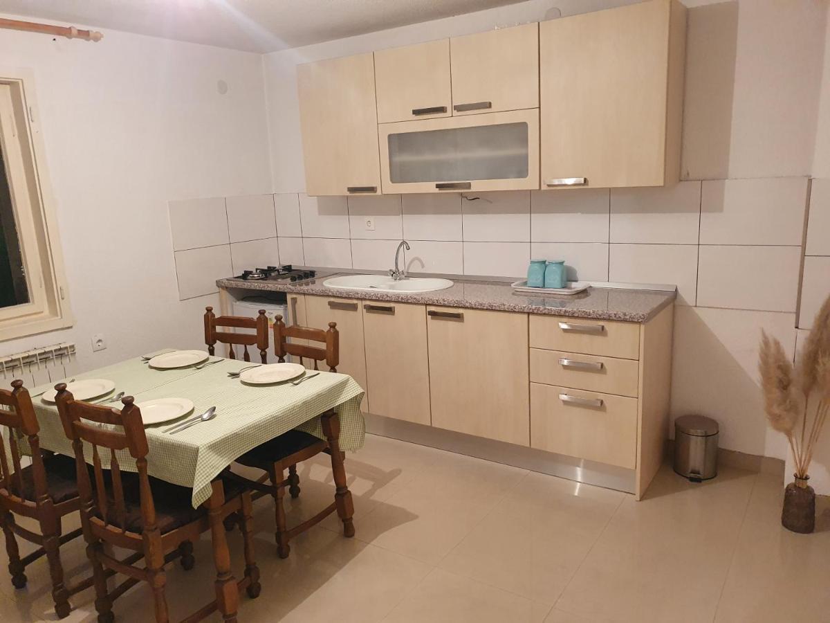 Apartman Luka Lägenhet Sinj Exteriör bild