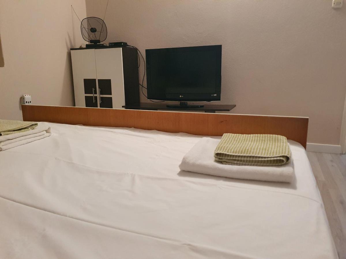 Apartman Luka Lägenhet Sinj Exteriör bild